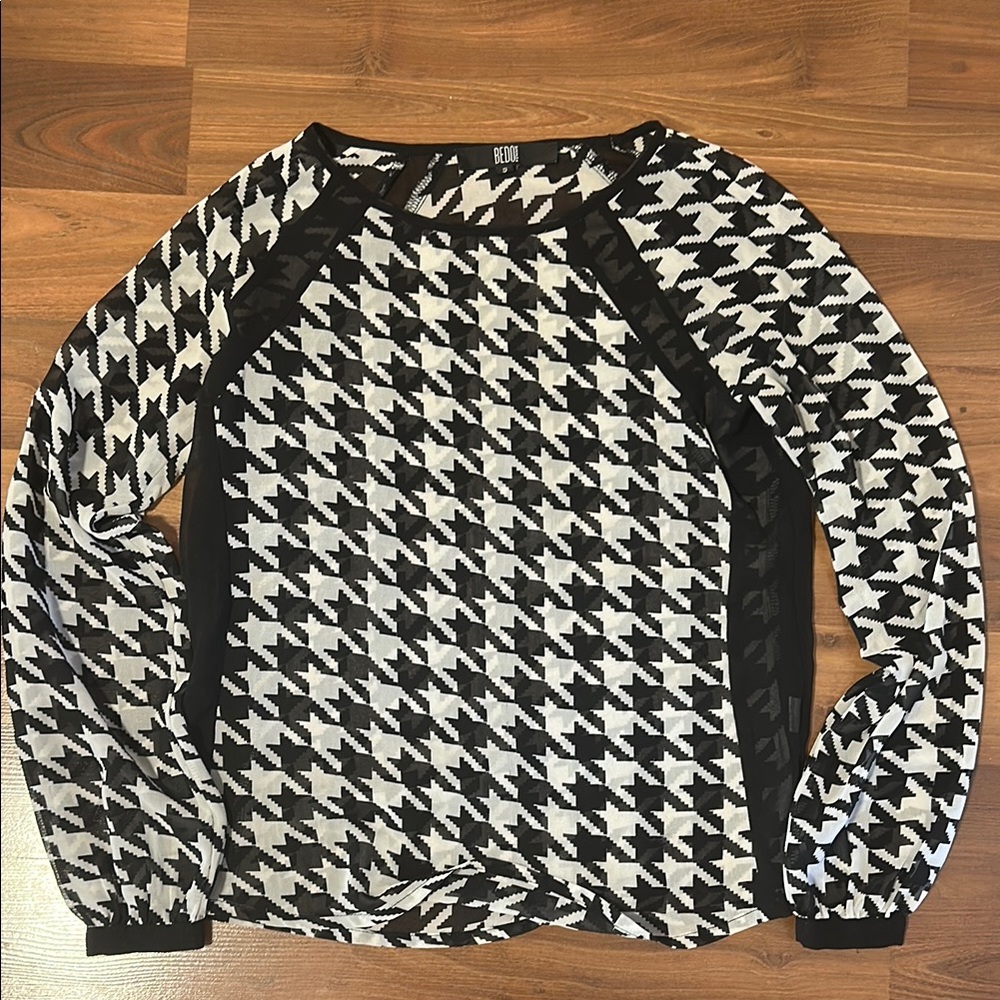 Bedo Black and White Houndstooth Women's Top